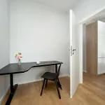 Stylish One Bedroom Perfectly Located By Renters Appartement *