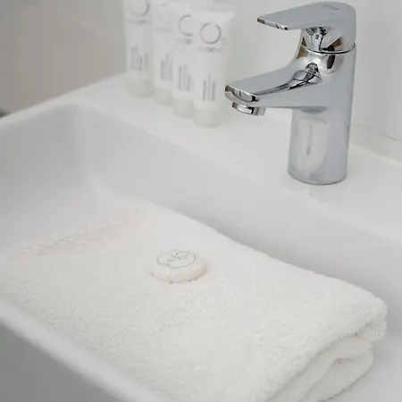 Stylish One Bedroom Perfectly Located By Renters * Breslau