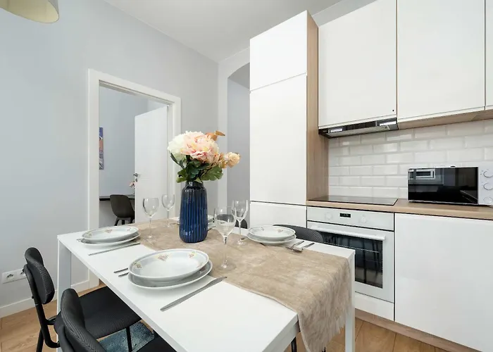 Stylish One Bedroom Perfectly Located By Renters *